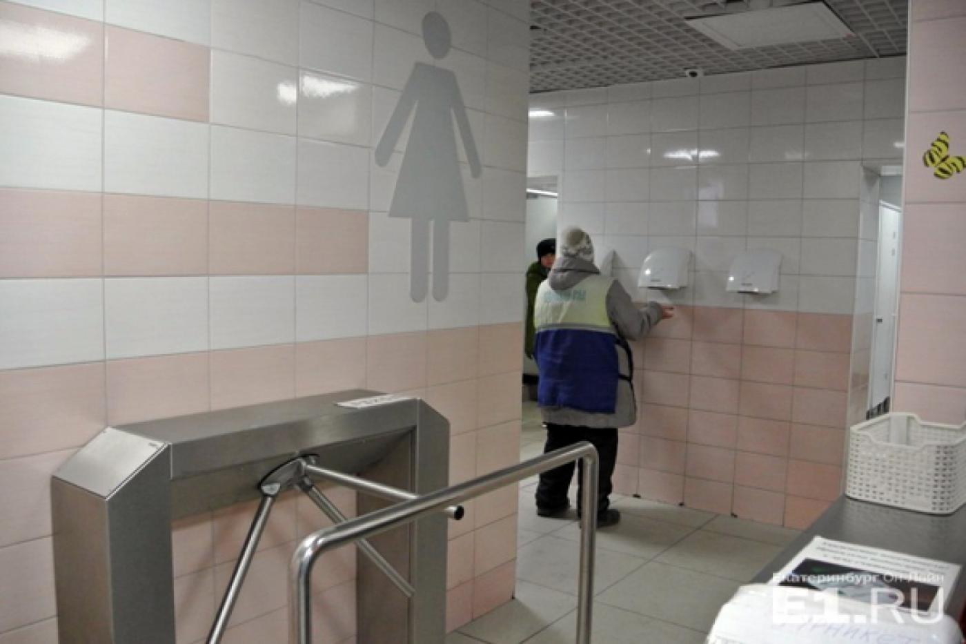 Работница рынка пыталась смыть новорожденного младенца в унитаз - Фото 1