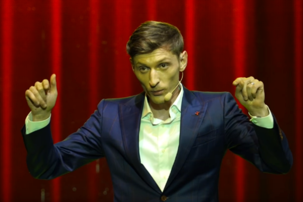 «Не могу себе представить где-нибудь в Екатеринбурге…» Уральцы оскорбились выступлением Павла Воли в Нью-Йорке. ВИДЕО