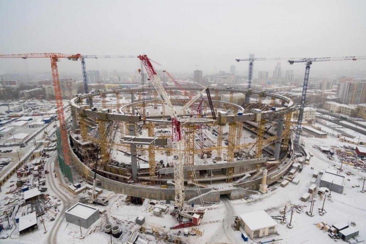 На Центральном стадионе завершили монтаж опорного кольца крыши - Фото 1