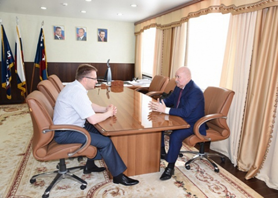 Сергей Новицкий на фото справа. ФОТО: Nakanune.ru