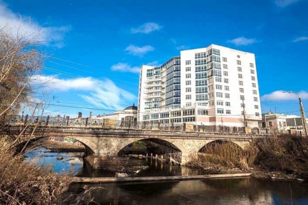 В Екатеринбурге в третий раз продают БЦ «Царский мост». Цена на него выросла