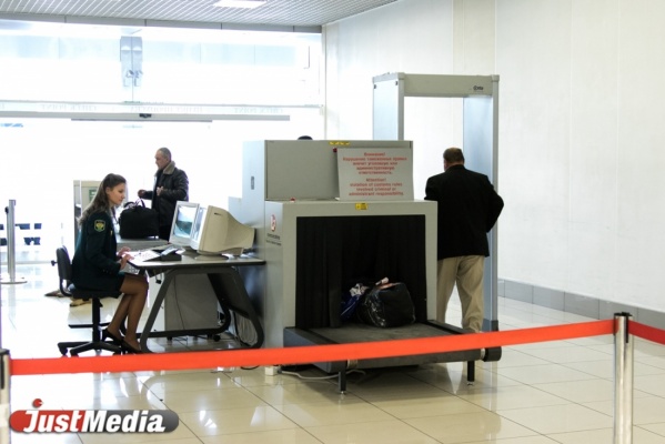 С начала года пассажиры Кольцово пытались вывезти без декларации 26 миллионов рублей