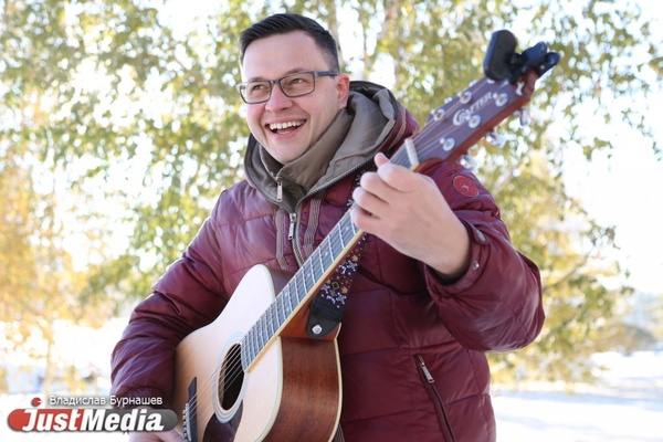Сергей Суховеев: «Зимой люблю греться в бане». Во вторник в Екатеринбурге -9 и снег. ФОТО, ВИДЕО и ПЕСНЯ
