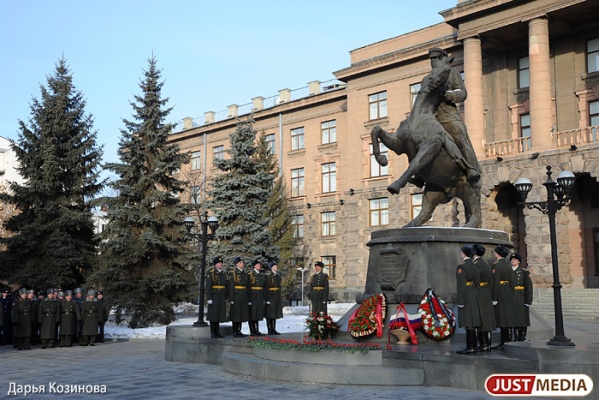 Девяносточетырехлетний ветеран Великой Отечественной войны презентует молодежи фильм о Георгии Жукове 