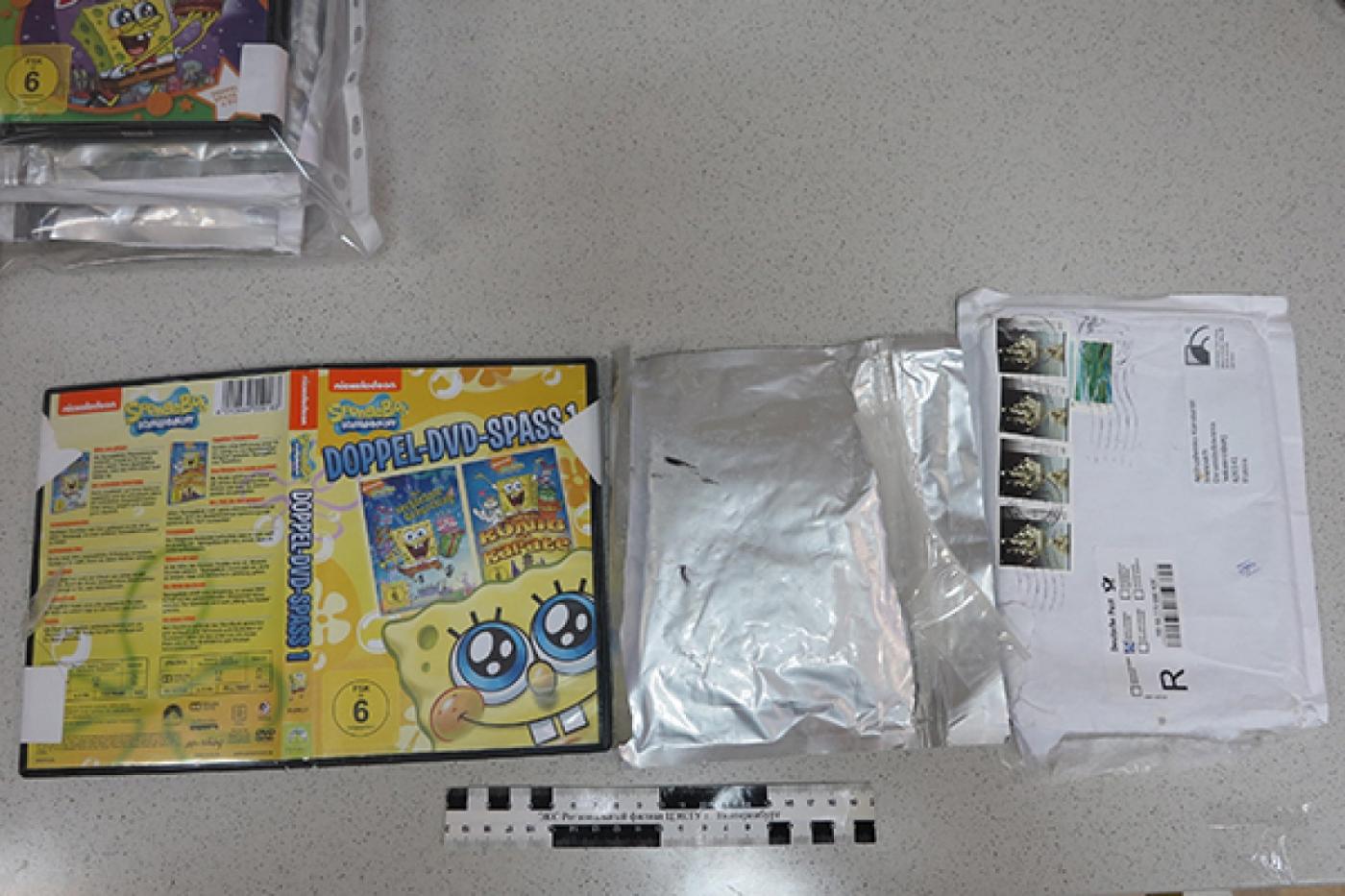 В Екатеринбурге на таможне задержали коробки для DVD-дисков, забитые наркотиками - Фото 1