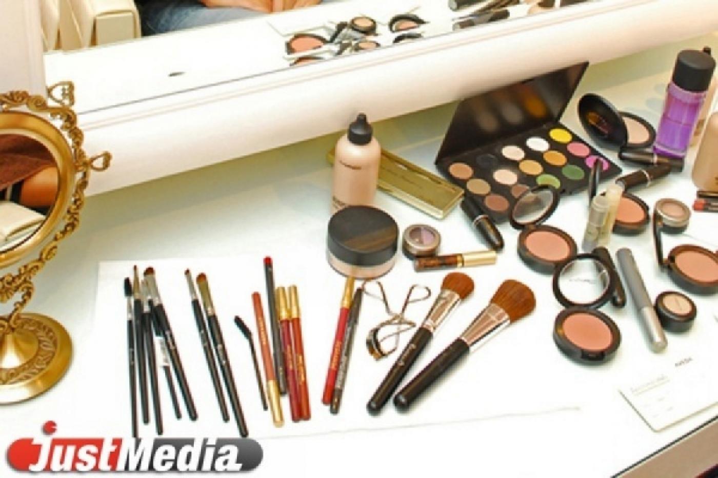 В Кольцово поймали китайца с 45 коробками косметики без документов - Фото 1