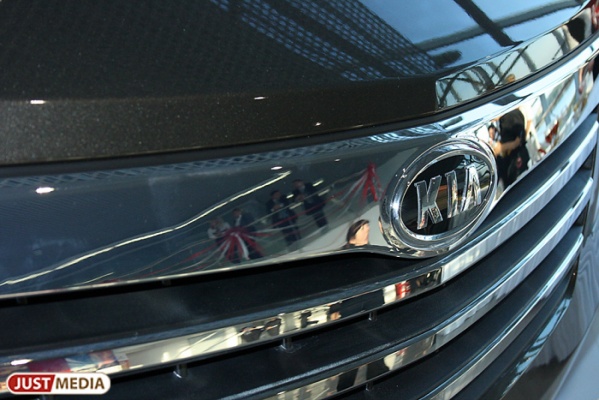 Автолюбитель из Екатеринбурга отсудил 250 тысяч у «Уралуправдора» за упавший на его машину снег