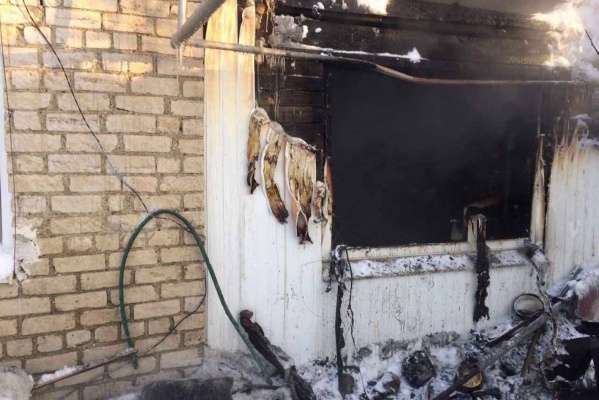 «Сгорело все необходимое для жизни». Жители Богдановича всем миром собирают деньги для учителя, потерявшего крышу над головой