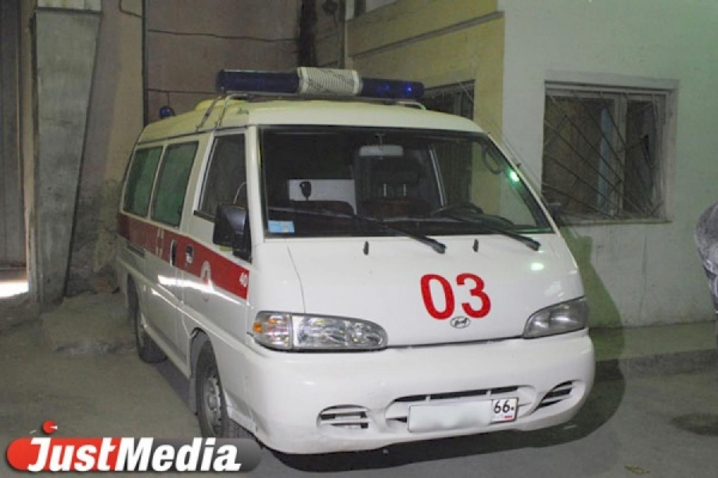 В Екатеринбурге на голову первоклассницы во время урока рухнула решетка от светильника - Фото 1