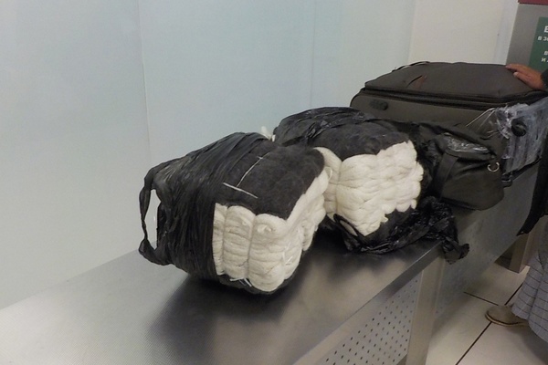 В Кольцово таможенники задержали пассажирку со 120-ю пуховыми платками