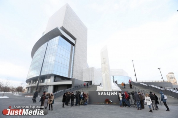 «Замечательная работа с движением». Писательница Людмила Улицкая посмотрела спектакль #конституциярф в «Ельцин Центре»