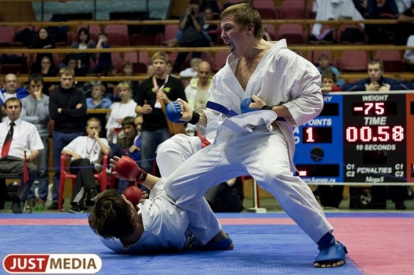 Сильнейшие каратисты из разных стран мира разыгрывают в Екатеринбурге «Малахитовый пояс»