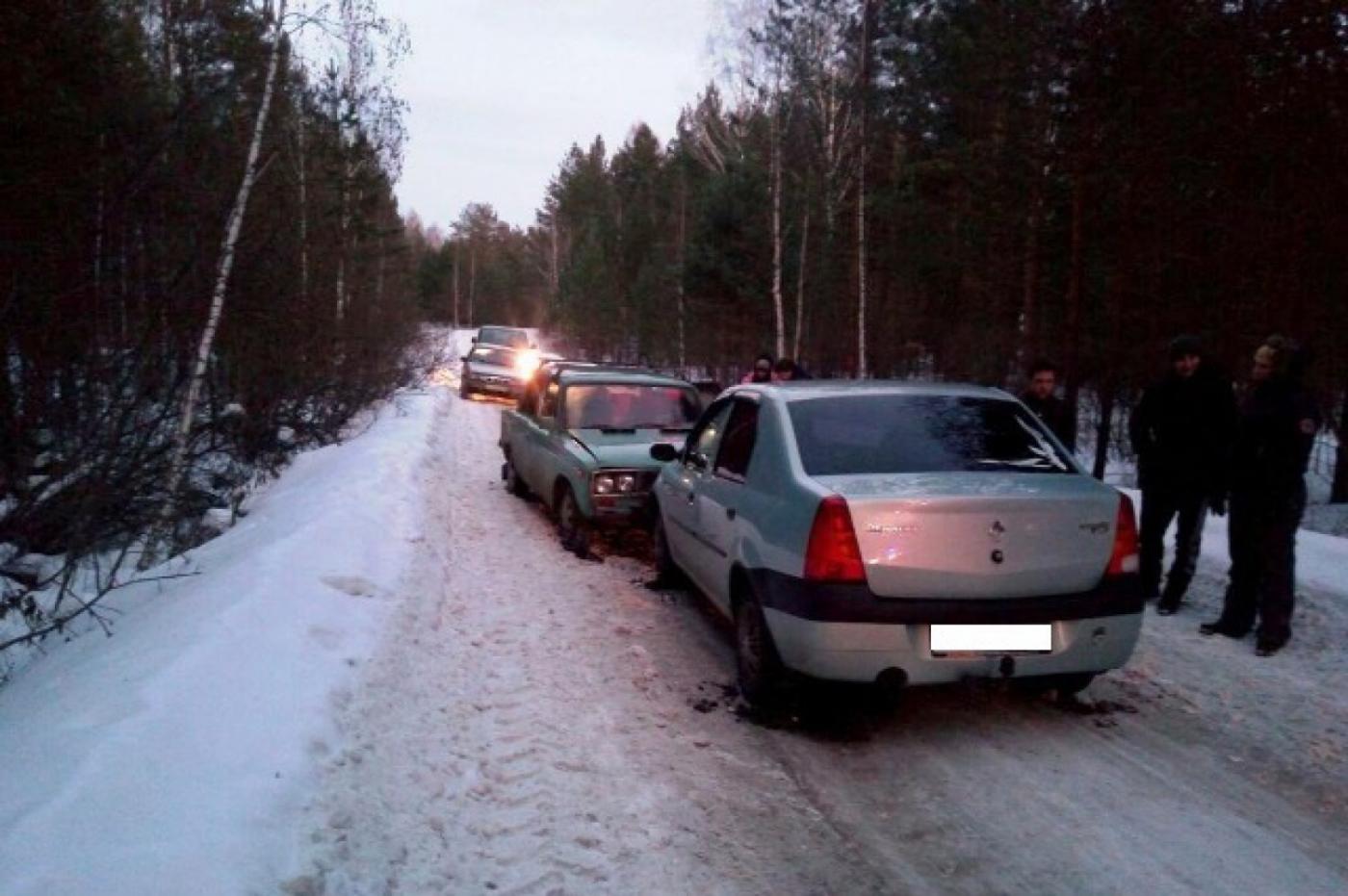 В Монетном две автоледи не поделили дорогу. Пострадали двое детей - Фото 1