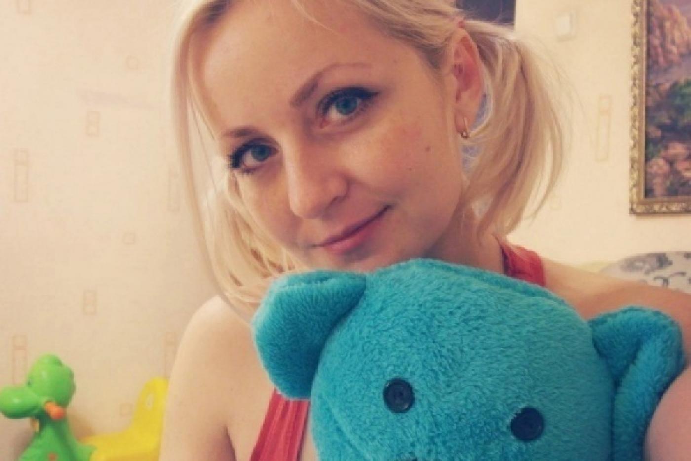«Если курьер успеет, то освободят сегодня». Евгения Чудновец ждет в колонии документ об отмене приговора - Фото 1