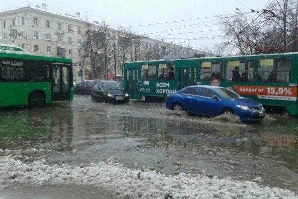 В Екатеринбурге снова затопило Втузгородок