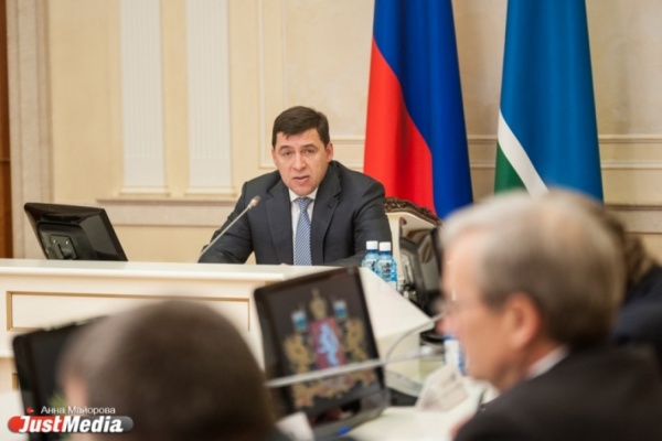 Куйвашев поручил правительству сделать зарплаты врачей вдвое выше средней, а водителей скорых защитить от агрессивных пациентов