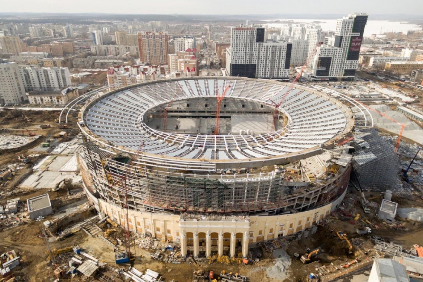 На «Екатеринбург-Арене» начали отделку фасадов. ФОТО - Фото 1