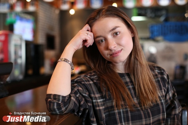 Актриса Юлия Маргулис: «Екатеринбург замечательно встретил. Солнышко!». Днем будет +3 градуса. - Фото 1