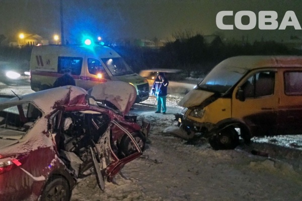 На Широкой речке Kia протаранила на встречке пассажирскую «Газель». Пять женщин оказались в больнице. ФОТО - Фото 1