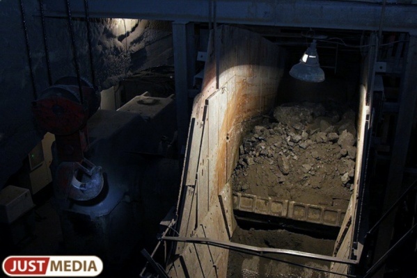 При спуске в шахту «Кальинская» погиб электросварщик - Фото 1