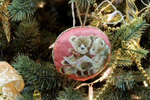 В Ново-Тихвинском монастыре вышивают уникальные елочные игрушки - Фото 1