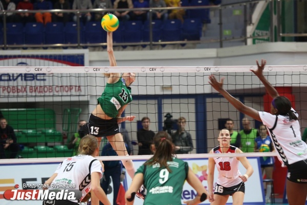 Четвертая победа подряд. «Уралочка» Николая Карполя переиграла «Заречье-Одинцово» в трех партиях - Фото 1