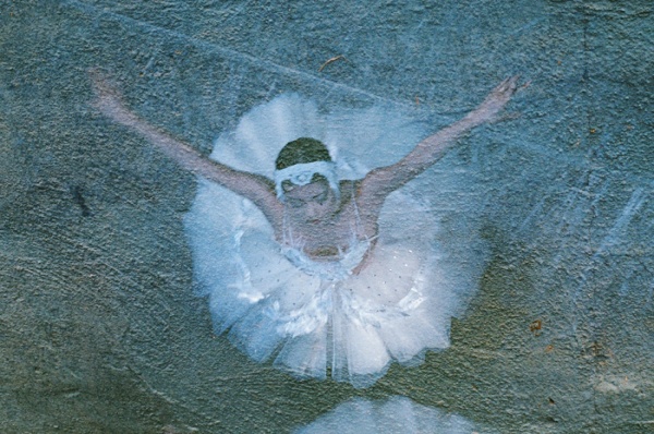 Балет в «берлинской лазури». В Екатеринбурге открывается трехактная фотовыставка, посвященная искусству танца - Фото 1