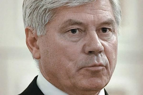 Глава верховного. Лебедев банк Россия. С.А. Лебедевым предложил. Глава вс предлагает. Глава вс РФ предлагает декриминализировать мало.