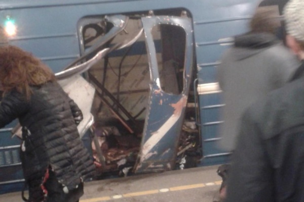 На станции метро «Технологический институт» в Санкт-Петербурге прогремел взрыв. ФОТО - Фото 1