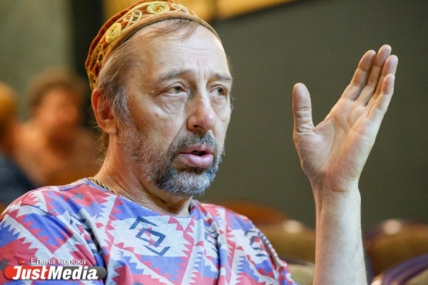 Николай Коляда ищет полицейский УАЗик для съемок фильма