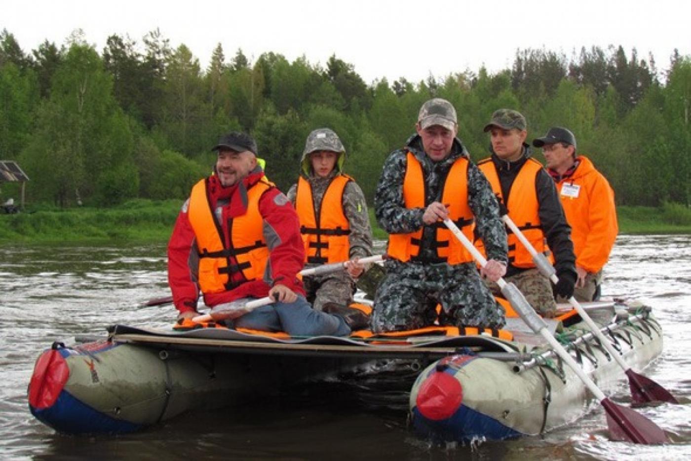 Холманских обсудит с единороссами итоги губернаторских праймериз на катамаране - Фото 1