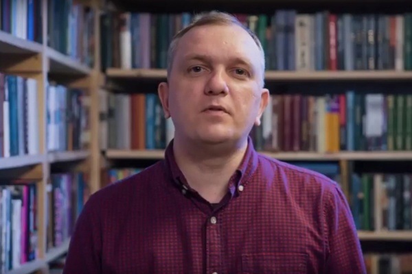 «Променивают свободу на колбасу». В преддверии Дня России музыкант Наум Блик записал для соотечественников стих. ВИДЕО