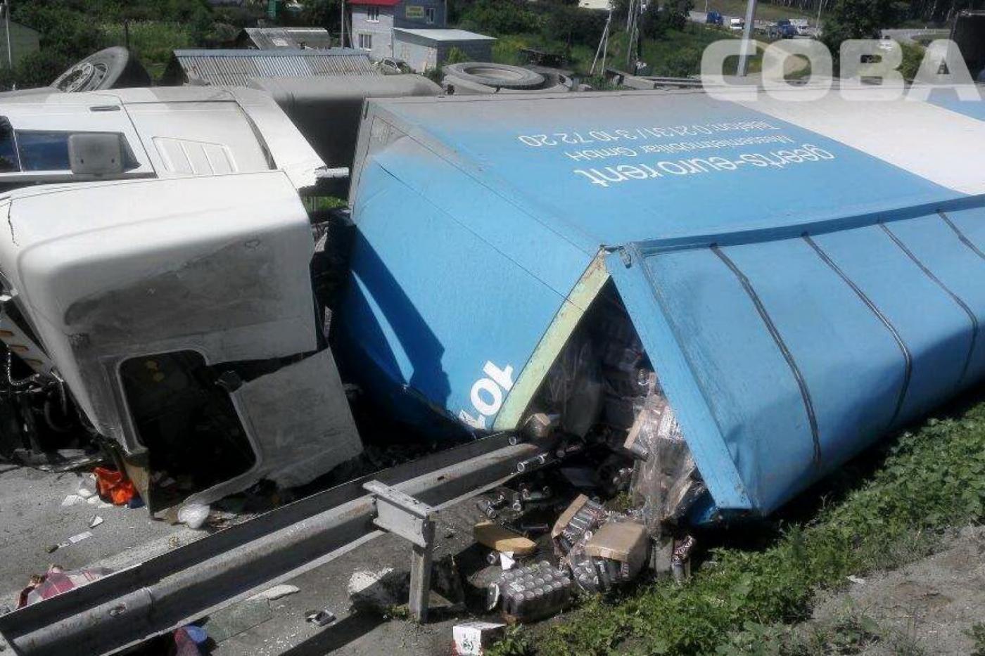 На Россельбане перевернулась фура с пивом. ФОТО - Фото 1