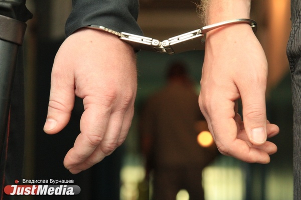 В Екатеринбурге ОБЭПовцу грозит 6 лет колонии за взятку, полученную в торговом центре