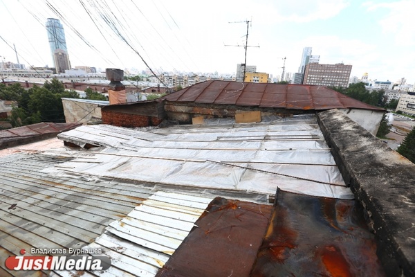 Мэрия Екатеринбурга: «Деньги на ремонт дома в Городке чекистов пока не перечислялись»