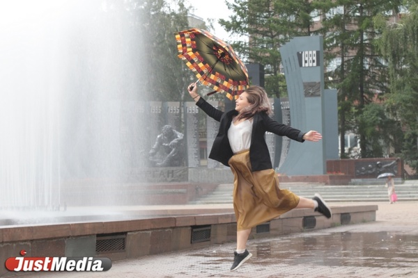 Фотограф Анна Кинева: «Облачная погода выглядит кинематографично». В Екатеринбурге пасмурно и дождь. ФОТО, ВИДЕО