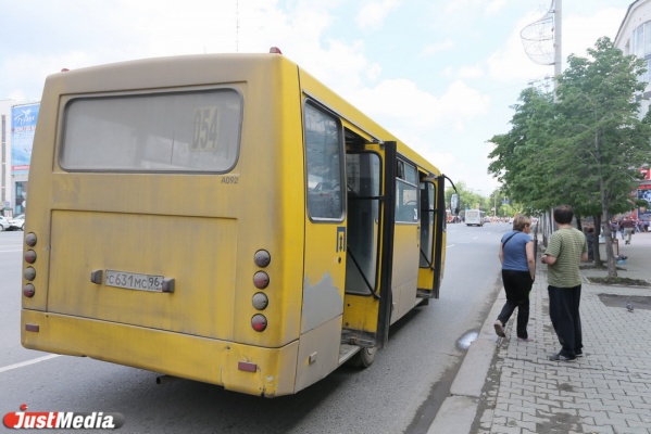 Горожане продолжат пользоваться отмененными маршрутками