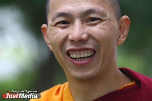 В Екатеринбург приехал лама из провинции Сычуань