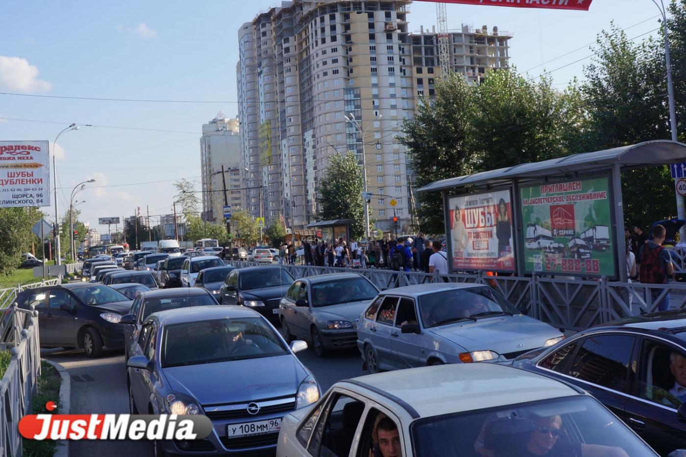 Рапопорт, Архипов и Тушин, пересев на велики, не смогли воодушевить других екатеринбуржцев отказать от автомобилей - Фото 1
