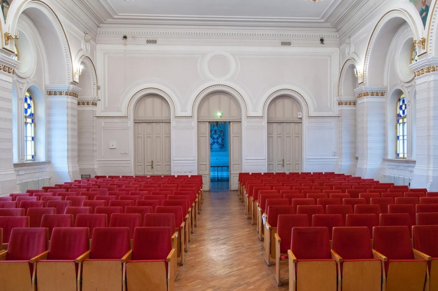 Епархия продолжает бороться за здания колледжей и концертный зал - Фото 1