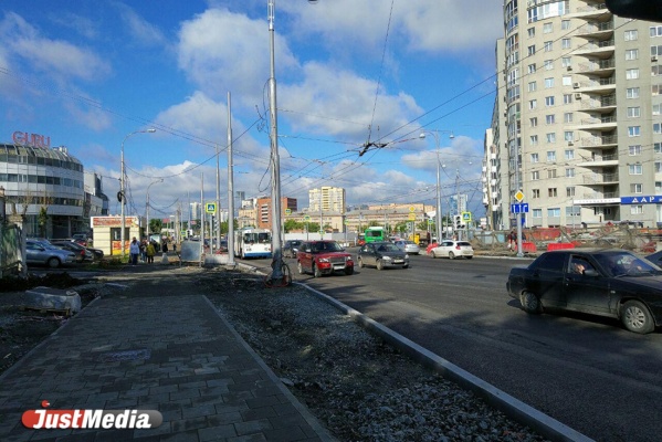 Ждем автомобильного коллапса? В Екатеринбурге изменилась схема движения на Репина. ФОТО - Фото 1