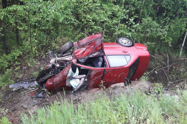На Серовском тракте в страшной аварии погибла пассажирка Mitsubishi. ФОТО - Фото 1