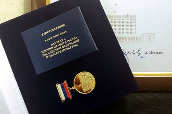 Писатель Иванов получил почетный правительственный знак - Фото 1