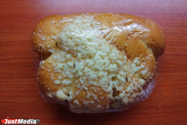 Екатеринбуржцы утверждают, что купили в «Мегамарте» булочку с живыми дрозофилами - Фото 1