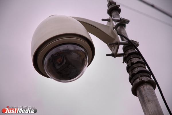 Мэрия Екатеринбурга ответила минстрою, почему жители многоквартирных домов обязаны платить за фонари - Фото 1