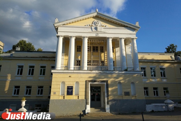 РПЦ предложила Екатеринбургскому монтажному колледжу брать их собственное здание в аренду - Фото 1