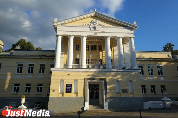 РПЦ предложила Екатеринбургскому монтажному колледжу брать их собственное здание в аренду - Фото 1