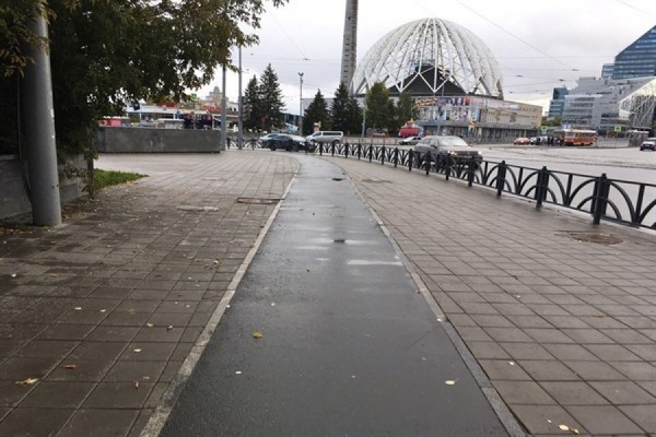 Пешеходы, урны и коляски. Специальная 'Велоинспекция' проверила велодорожки в Екатеринбурге - Фото 1