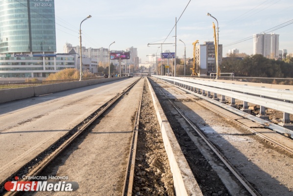 «Все работы идут по графику». Движение по Макаровскому мосту откроют через две недели. ФОТО - Фото 1