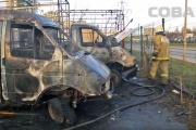 На Сортировке на охраняемой стоянке сгорели две машины. ФОТО